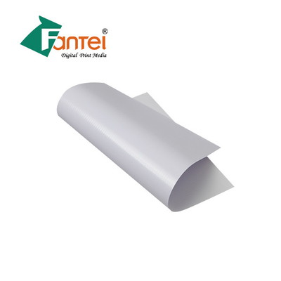 13oz Beyaz Pvc Banner reklam İyi Yırtılma Mukavemeti ile Sıcak Lamine